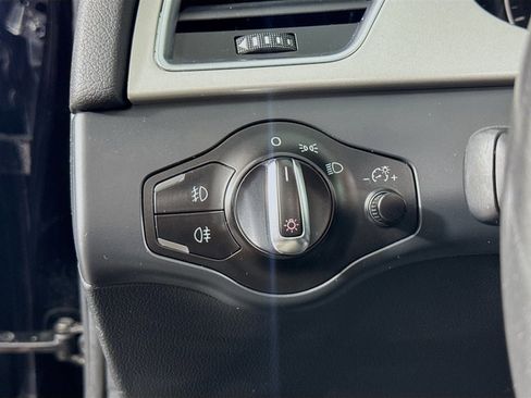 Used 2010 Audi A4 2.0T Premium image 11