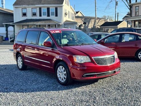 Used 2013 Chrysler Town & Country Touring FWD image 3