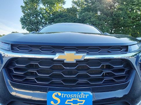Used 2024 Chevrolet Trax LT w/ Driver Confidence Package FWD image 11