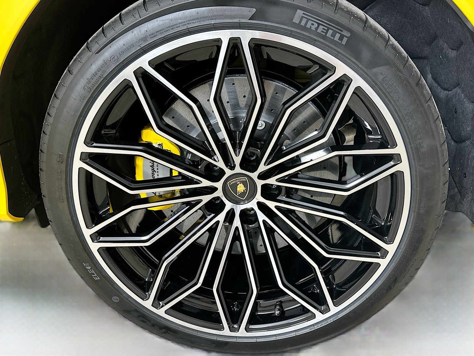 Used 2025 Lamborghini Urus S AWD/4WD image 41