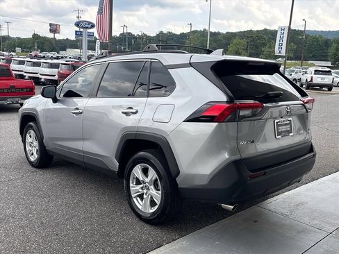Used 2021 Toyota RAV4 LE AWD/4WD image 2