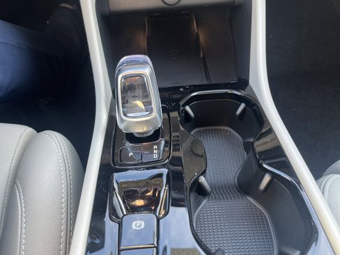 New 2026 Volvo XC40 B5 Ultra w/ Protection Package Premier AWD/4WD image 19
