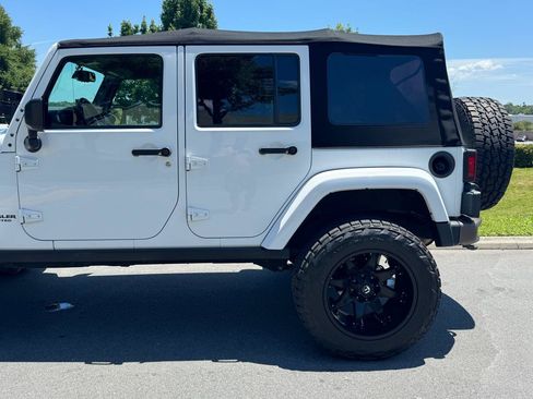 Used 2016 Jeep Wrangler Unlimited Sahara AWD/4WD image 9