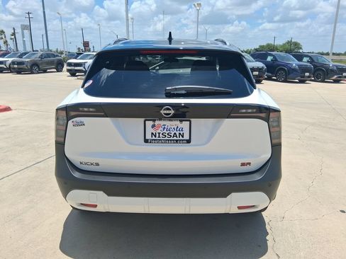New 2026 Nissan Kicks SR FWD image 4