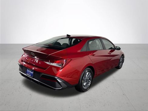 Used 2024 Hyundai Elantra SEL FWD image 6