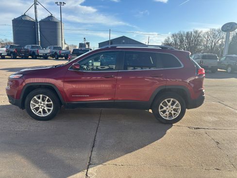 Used 2017 Jeep Cherokee Latitude image 6