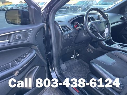 Used 2022 Ford Edge ST w/ Equipment Group 401A image 5