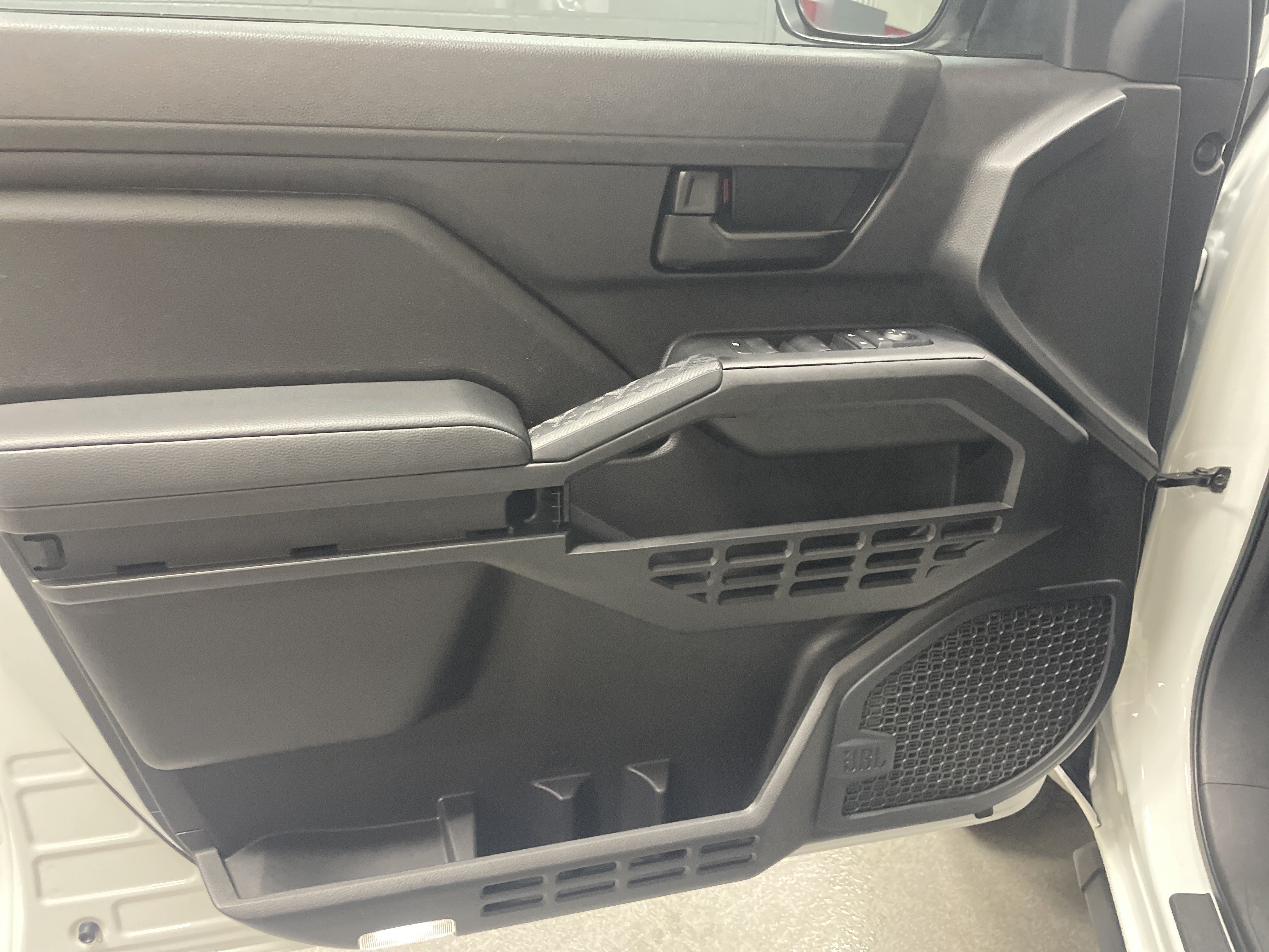 Used 2024 Toyota Tacoma SR5 AWD/4WD image 14