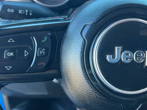 Used 2022 Jeep Gladiator Sport image 19