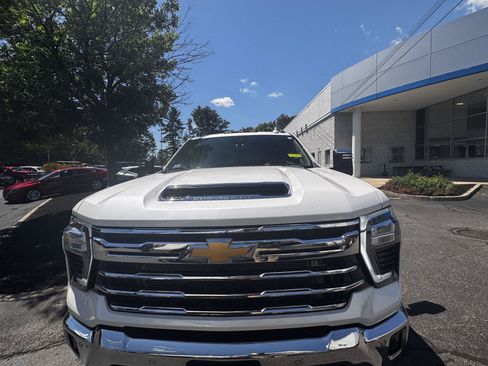 Certified 2024 Chevrolet Silverado 2500 LTZ w/ LTZ Plus Package AWD/4WD image 2