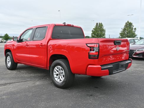 Certified 2024 Nissan Frontier SV image 6