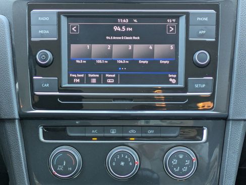 Used 2018 Volkswagen Golf S FWD image 14