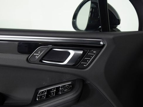 Certified 2026 Porsche Macan AWD/4WD image 20