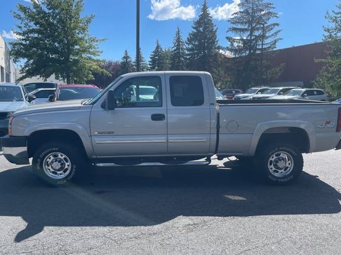 Used 2007 Chevrolet Silverado 2500 LT w/ Skid Plate Package AWD/4WD image 2