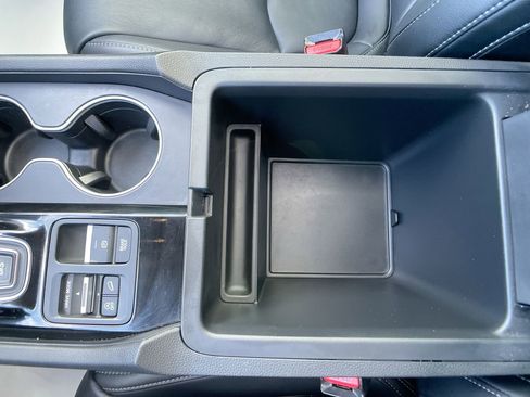 Used 2024 Honda Pilot Touring image 22