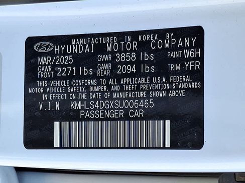 Used 2025 Hyundai Elantra SEL image 29