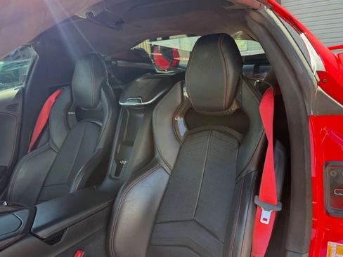 Used 2021 Chevrolet Corvette Stingray Premium Cpe w/ Z51 Performance Package RWD image 17