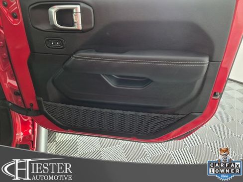 Used 2022 Jeep Wrangler Unlimited Rubicon w/ Cold Weather Group AWD/4WD image 36