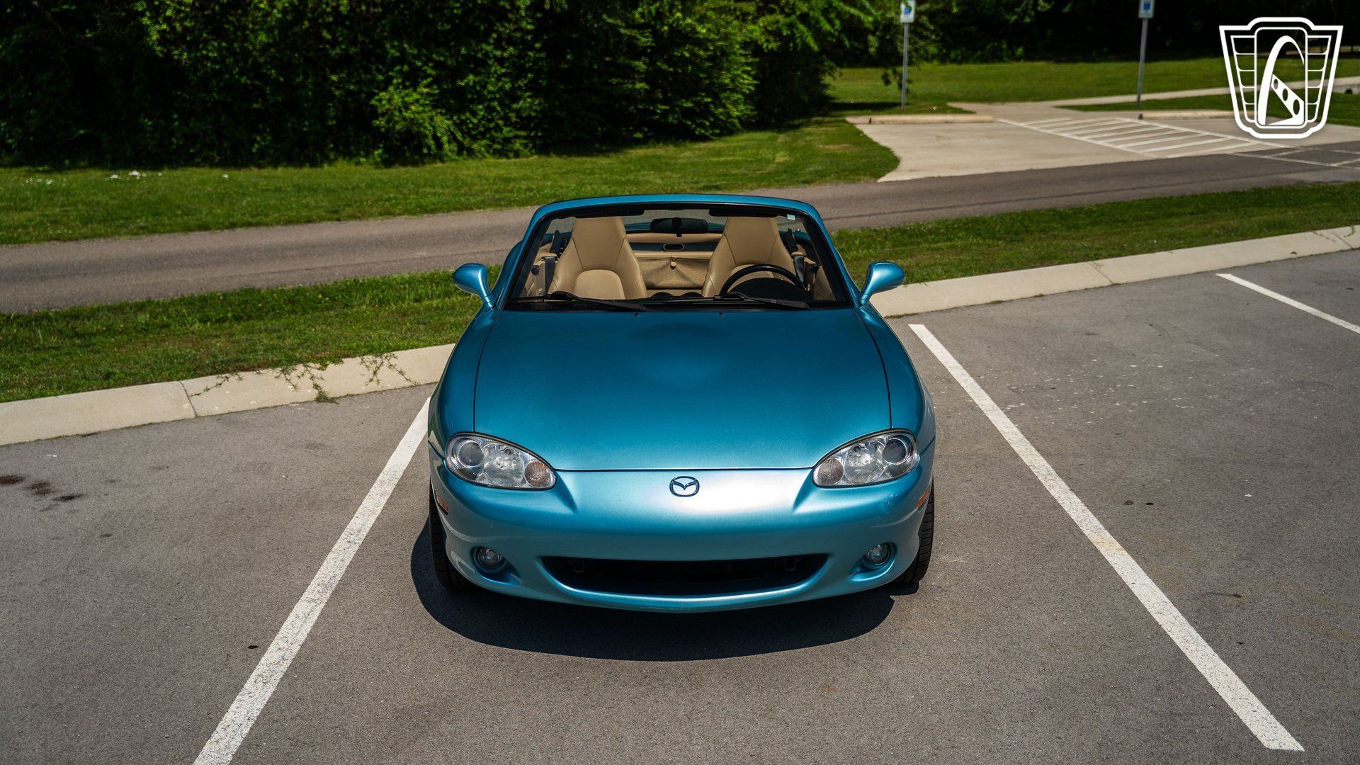 Used 2001 MAZDA MX-5 Miata RWD image 2