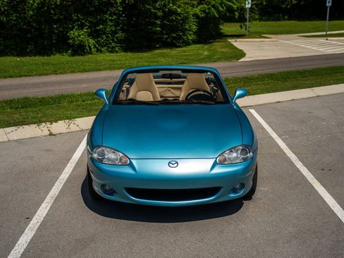 Used 2001 MAZDA MX-5 Miata RWD image 2