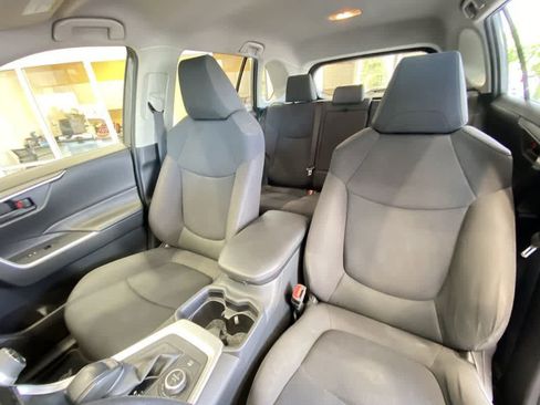 Used 2021 Toyota RAV4 LE AWD/4WD image 14