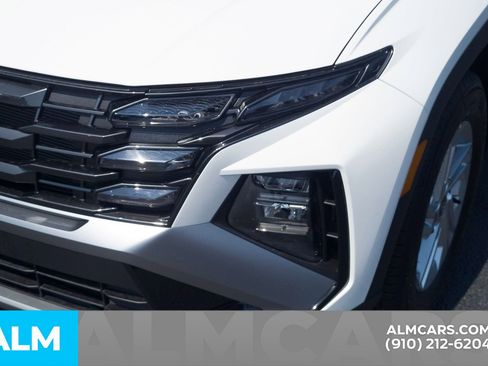 Certified 2025 Hyundai Tucson SE image 12