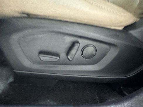 Used 2020 Ford Explorer XLT w/ Equipment Group 202A image 23