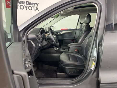 Used 2022 Ford Escape SEL w/ Technology Package image 3