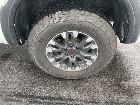 Used 2023 Nissan Titan PRO-4X image 34