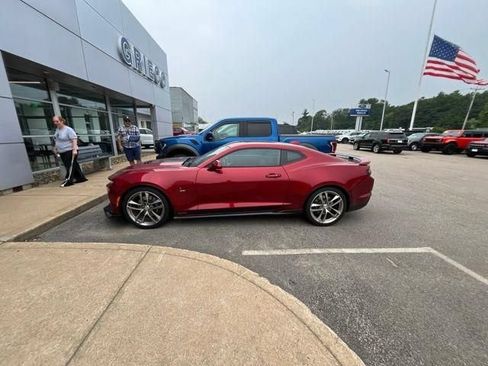 Used 2022 Chevrolet Camaro SS w/ Design Package 2 RWD image 3