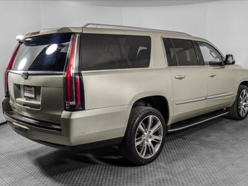 Used 2017 Cadillac Escalade ESV Luxury image 8
