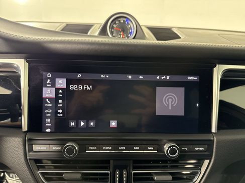 Certified 2020 Porsche Macan AWD/4WD image 27