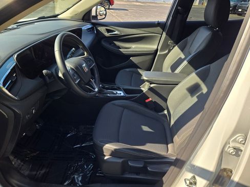 Certified 2025 Buick Encore GX Preferred FWD image 21