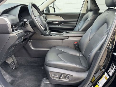 Used 2025 Toyota Grand Highlander XLE image 20