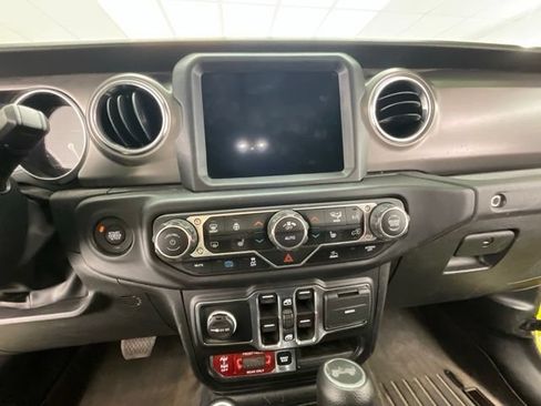 Used 2023 Jeep Wrangler Unlimited Rubicon 4xe w/ Cold Weather Group AWD/4WD image 9
