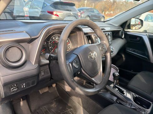 Used 2016 Toyota RAV4 LE image 17