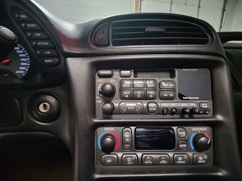 Used 2001 Chevrolet Corvette Convertible w/ Preferred Equipment Group2 RWD image 31