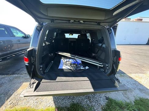 Used 2023 Rivian R1S Adventure AWD/4WD image 9