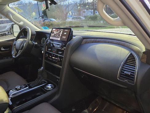 Certified 2024 INFINITI QX80 Premium Select w/ Cargo Package image 18