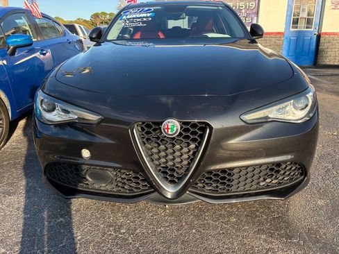 Used 2017 Alfa Romeo Giulia w/ Sport Appearance Package image 4