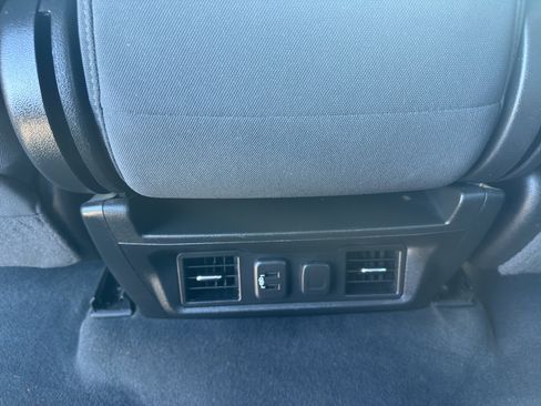 Certified 2021 Chevrolet Silverado 1500 LT AWD/4WD image 32