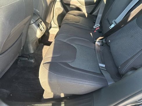Used 2019 Jeep Cherokee Latitude w/ Cold Weather Group AWD/4WD image 11