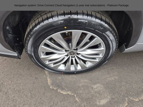 Used 2023 Toyota Highlander Platinum image 14