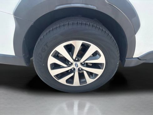 Used 2024 Subaru Outback Premium AWD/4WD image 34