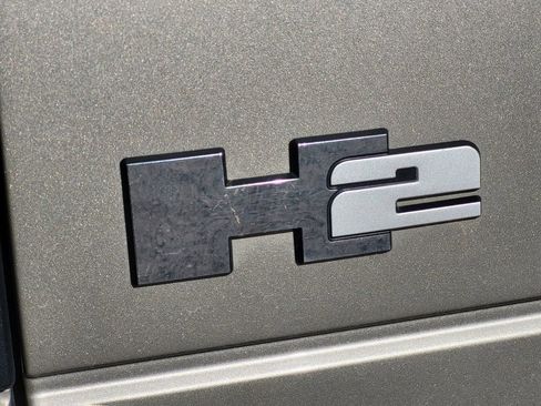 Used 2005 HUMMER H2 SUT w/ Preferred Equipment Group image 12