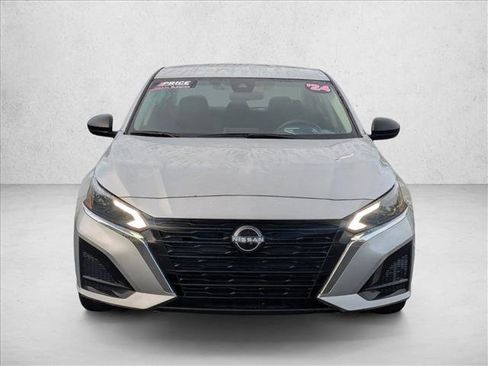 Used 2024 Nissan Altima 2.5 SV image 2