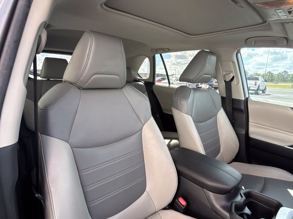 Used 2021 Toyota RAV4 XLE Premium AWD/4WD image 19