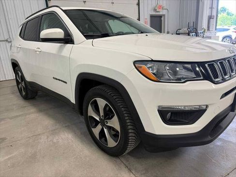 Certified 2019 Jeep Compass Latitude w/ Cold Weather Group FWD image 10