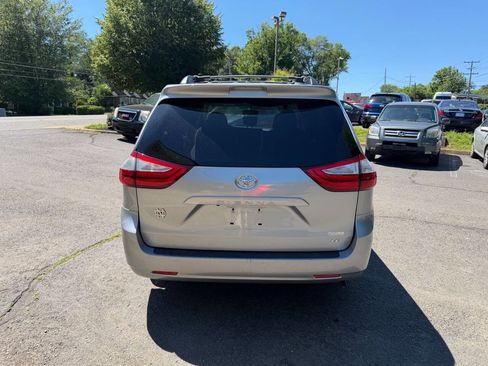 Used 2015 Toyota Sienna LE FWD image 6