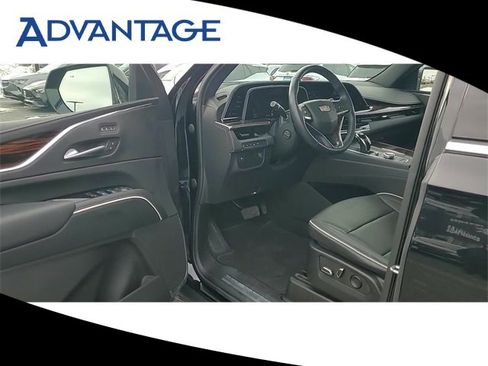 Used 2022 Cadillac Escalade Premium Luxury image 12